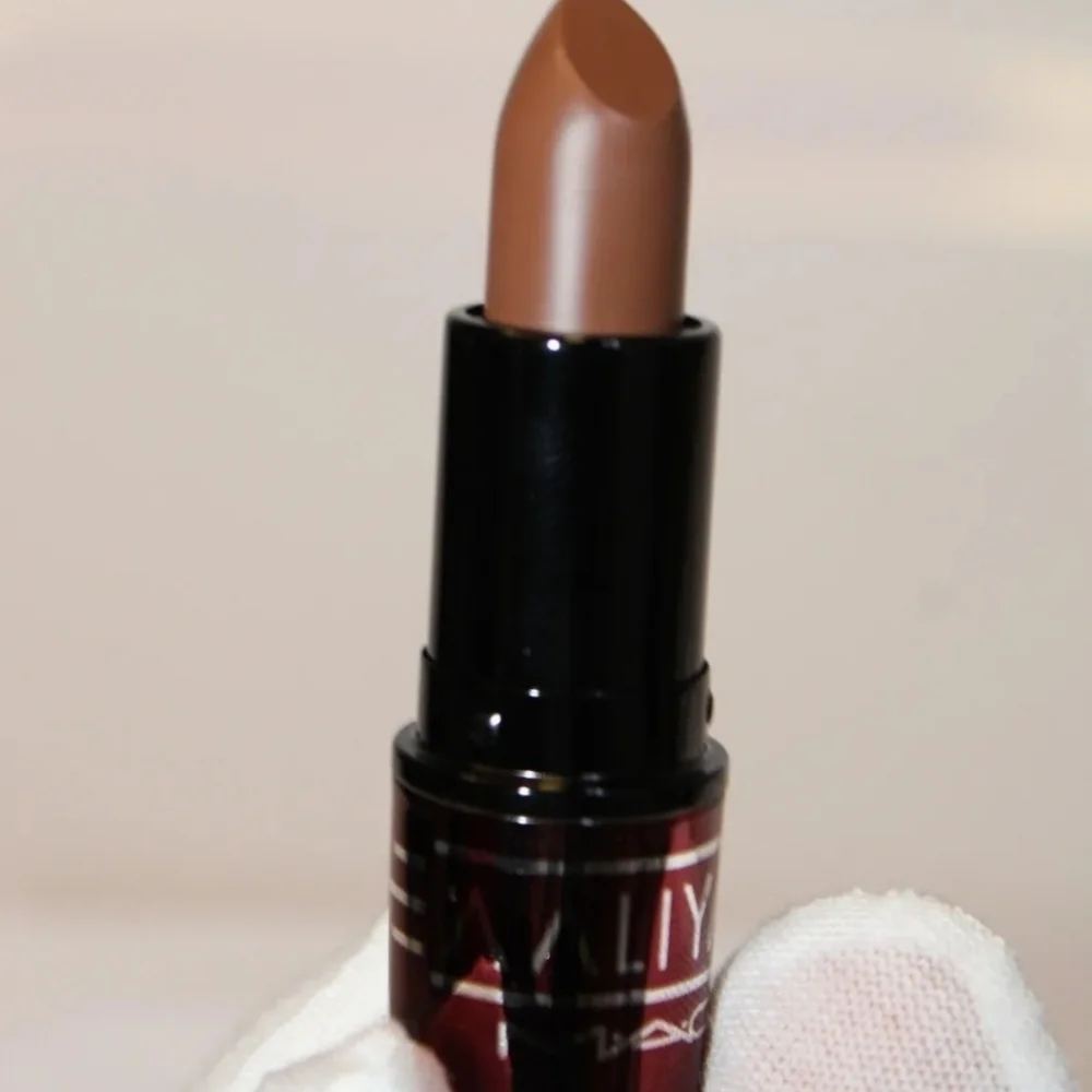 🤎▪️MAC▪️ Aaliyah Amplified Creme Lipstick Try Again  .10oz/3g  MFG: 2018/10